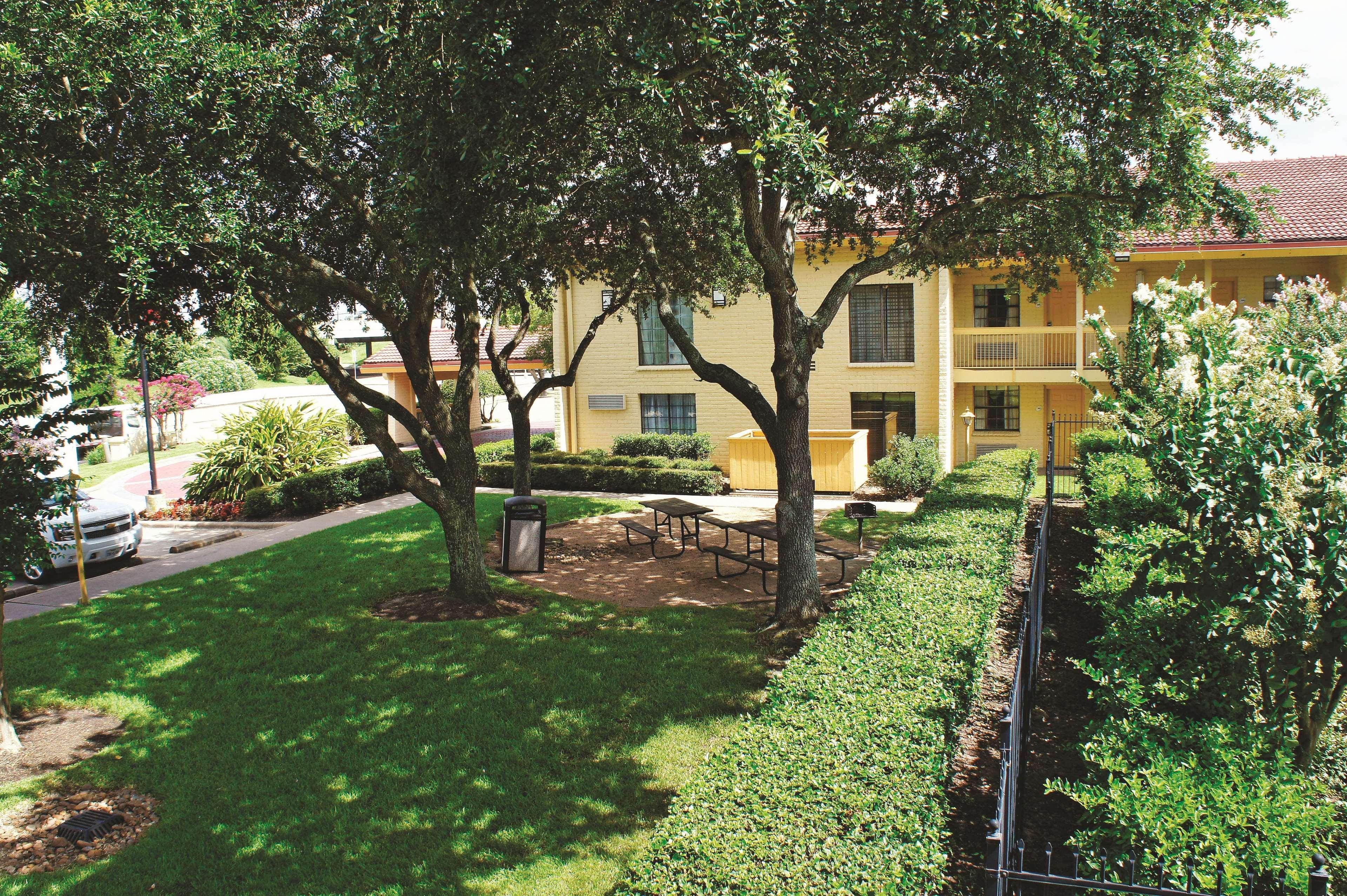 Baymont By Wyndham Houston La Porte Exteriör bild